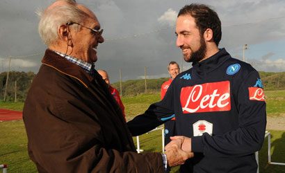 FOTOGALLERY - Vinicio a Castelvolturno, colloquio con Sarri ed abbraccio alla squadra