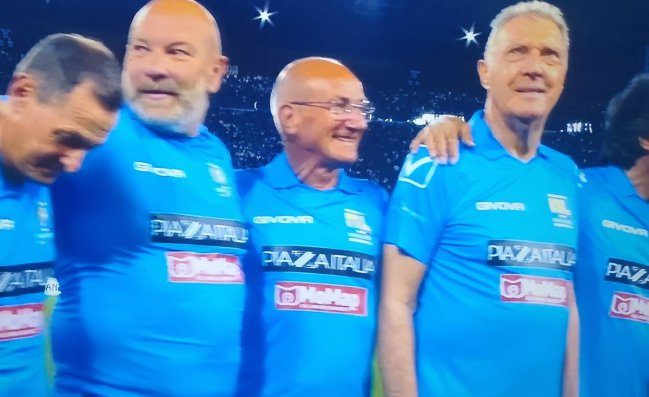 Improta in campo al Maradona, a 78 anni brilla nella Notte dei Leoni: &Egrave; stato un onore