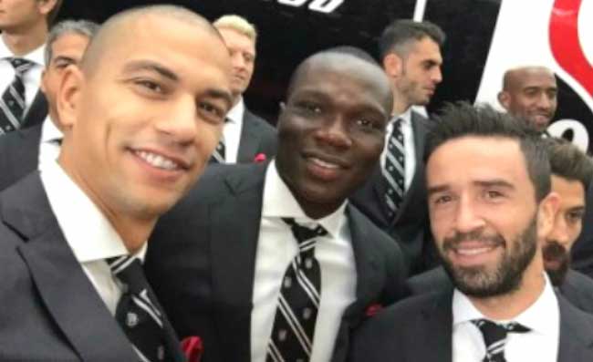 Siparietto tra Inler e i tifosi azzurri: Tutt'appost'. Quaresma e i canti a squarciagola dei turchi