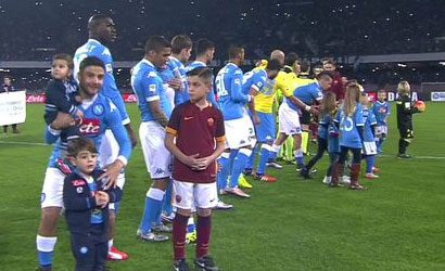 Il figlio di Insigne indossa la maglia di un altro calciatore del Napoli (FOTO)