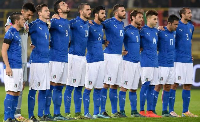 Italia-Germania, azzurri col lutto al braccio per le vittime italiane in Bangladesh