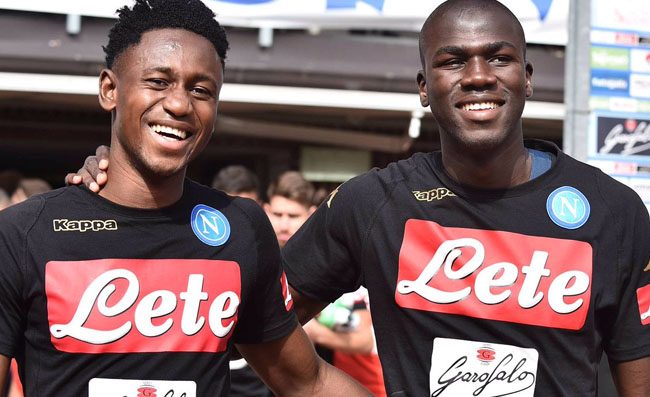 SKY - Napoli in hotel, marea di tifosi ad accogliere la squadra. Bel gesto di Koulibaly, Ancelotti...