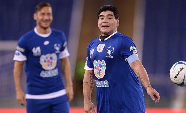Totti dice addio a Maradona: Hai scritto la storia del calcio. Ciao Diego