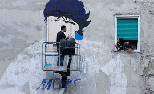 Murales di Maradona, la battuta di Lercio fa il giro del web: scontro tra tifosi napoletani e juventini