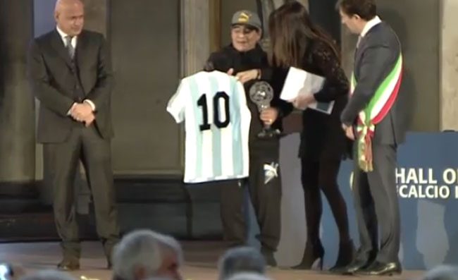 Maradona: ADL mi ha invitato per il Real! Su Sarri ho sbagliato. Higuain? Sono onesto