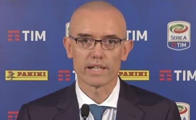 Serie A, ammenda al Napoli per l'utilizzo di laser: le decisioni del Giudice Sportivo