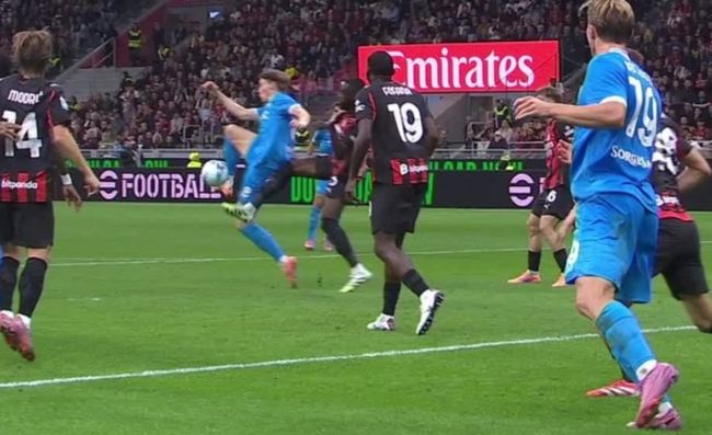 Milan-Napoli, arbitraggio disastroso. C'era un altro rigore per gli azzurri