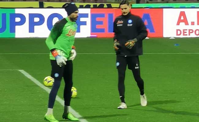 Stadio Arechi, inizia il riscaldamento. Cori dei salernitani: Odio Napoli