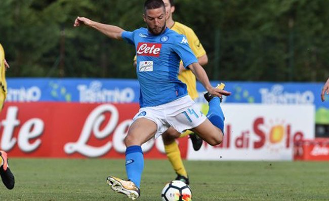 E' inutile che fate così, c'è la telecamera, l'arbitro avverte Gagliolo e Mertens