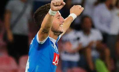 Mertens-Starace, botta e risposta su Twitter: Bunga, bunga sei un grande!