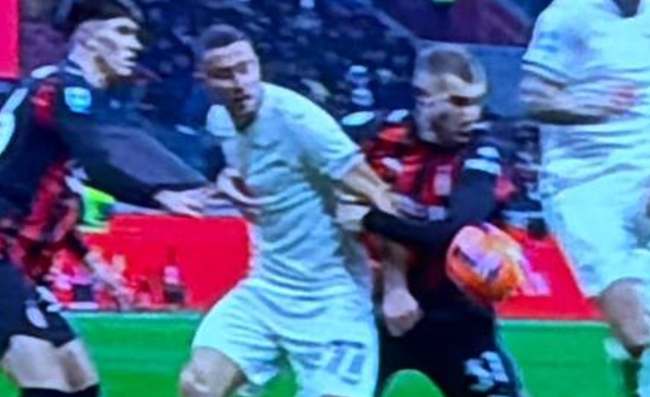 Milan-Lazio, la moviola di Marelli sul rigore negato. Da Roma: Uno scandalo!