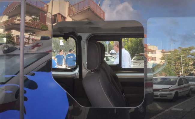 Odio Napoli e vetri rotti dei minivan del Napoli Futsal. Vergogna a Roma (FOTO)