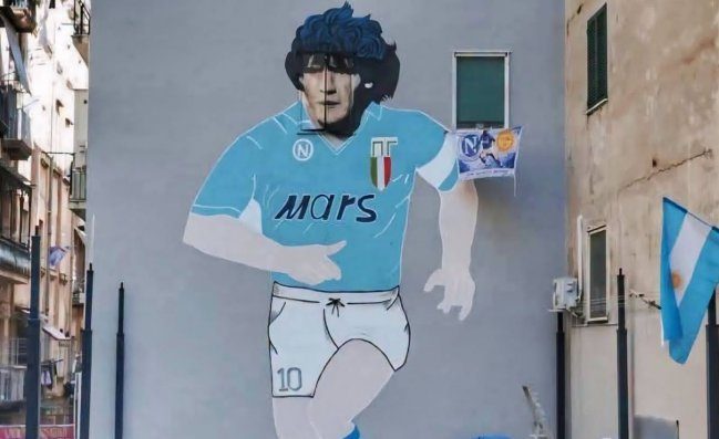 Il restyling del murales di Maradona non convince. Forgione: Grigiore piatto