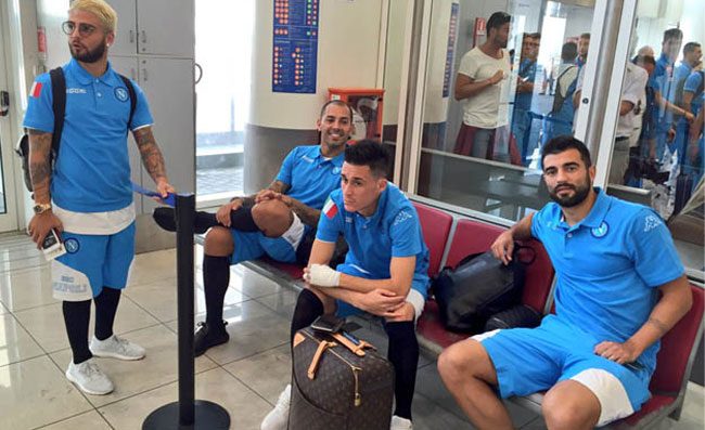 FOTO ESCLUSIVE - Il Napoli � partito per Kiev! Sorrisi per Reina. Albiol salvo. Sarri...