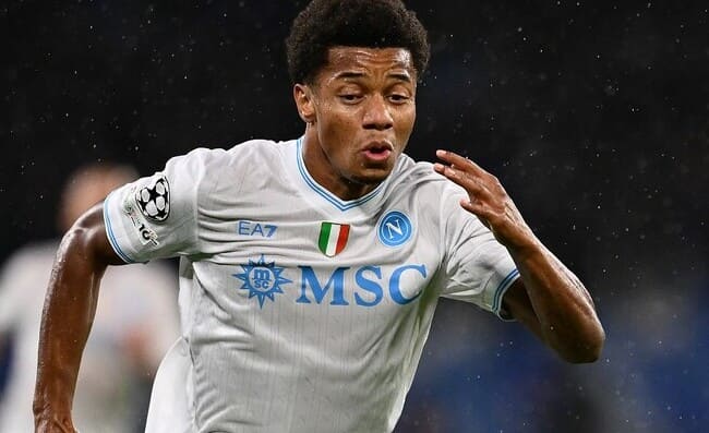 Entra Vergara, Conte concede a Neres la standing ovation del Maradona