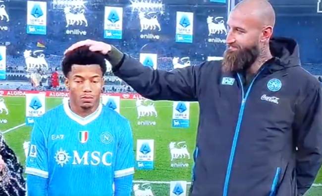 Milinkovic-Savic tocca la testa di Neres. La risposta del brasiliano