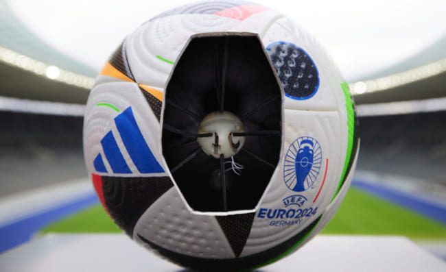 A Euro 2024 il pallone intelligente grazie a un'anima tech e all'intelligenza artificiale