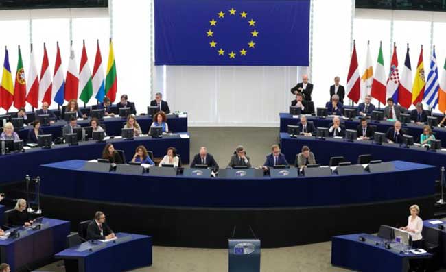 Al parlamento Europeo si congratulano per lo Scudetto del Napoli: che spettacolo! (VIDEO)
