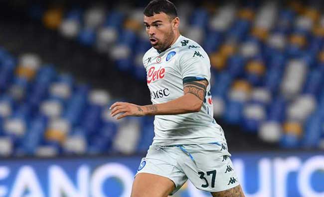Crotone-Napoli, Petagna placcato in area. Per arbitro e SKY non c' rigore! E il VAR?