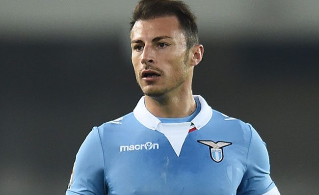 Lazio, Radu interviene in una radio: Parlate troppo. Poi scherza: Non ti faccio male