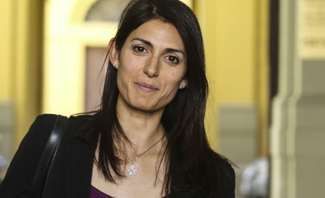 Raggi? Un disastro per Roma. De Laurentiis: Sindaci di grandi citt�, o sei un pazzo o rubi