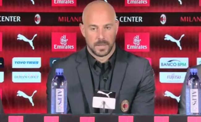 Milan, Pepe Reina va all'Aston Villa. Boban e Maldini hanno scelto il sostituto: che sorpresa!