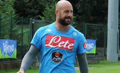 Reina cuore di Napoli, ha accompagnato Callejon ai Quartieri Spagnoli