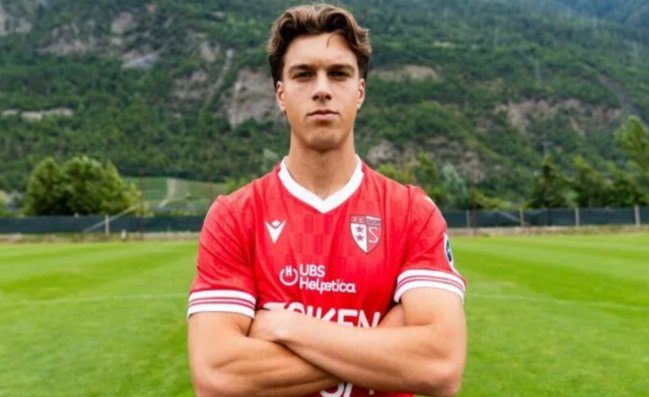 Dinis Rodrigues, l'attaccante del Napoli si sta gi&agrave; allenando con l'Eldense. Bomber di 187cm