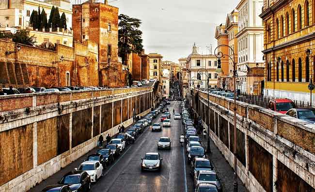 Sporco Juventino, tifoso bianconero picchiato a Roma con il tirapugni