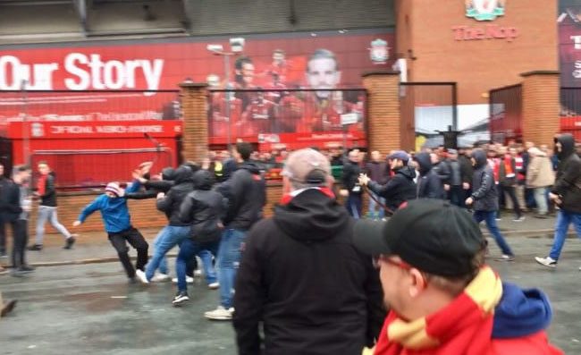 Roma, Curva Sud contro i giocatori: striscione durissimo