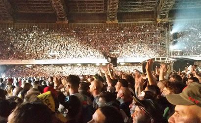 Vasco infiamma il San Paolo. Sciarpa azzurra e belle parole per Napoli