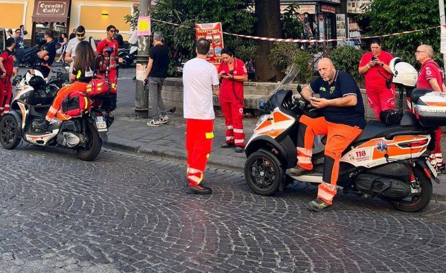 Folto servizio sanitario lungo il percorso del corteo del Napoli. Si temono possibili malori