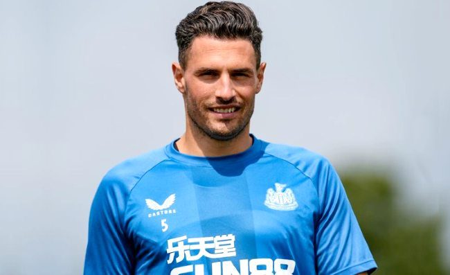 Il Napoli vuole Fabian Schar. Voce dall'Inghilterra: Sfida con il Milan e il Valencia, lascia il Newcastle