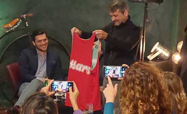 Siano e De Giovanni al Flanagan's, spunta una canotta di Maradona: Napoli � bellezza