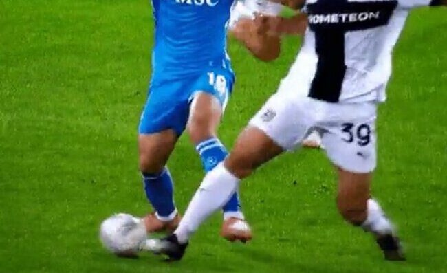 Napoli danneggiato a Parma? La posizione di Doveri toglie ogni dubbio (FOTO)