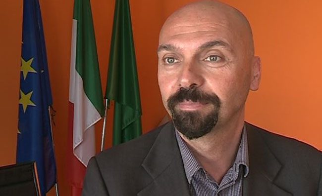 Cantù, il sindaco: Chiedo scusa. Poi però aggiunge: La gente di Napoli mi consigliava...