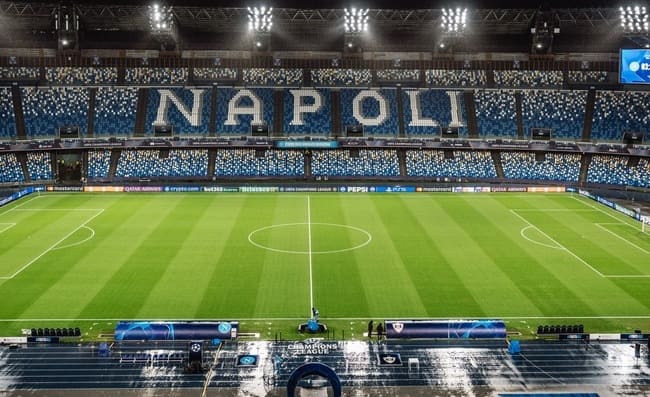 Nubifragio al Maradona, giornalisti bloccati: piove in tribuna stampa