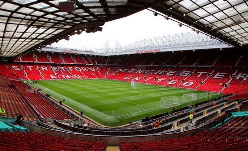 Paura all'Old Trafford, allarme bomba: inizio partita rinviato
