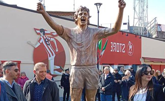 Vicenza, inaugurata statua di Rossi. La moglie di Pablito: C'� anche Napoli qui
