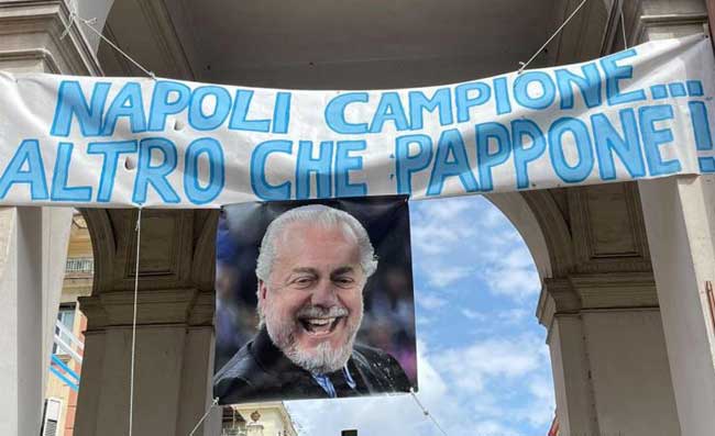 Striscione per De Laurentiis a Fuorigrotta: Napoli campione, altro che pappone