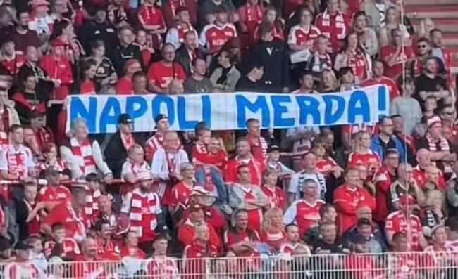 Union Berlino, assurdo striscione contro il Napoli. Spunta il motivo