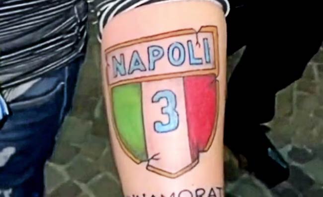 Un tifoso del Napoli ha gi� fatto il tatuaggio per il terzo Scudetto