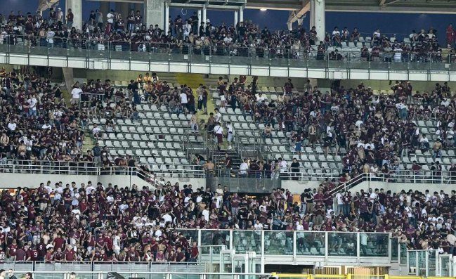 Torino-Juventus ripresa in un clima surreale: &egrave; successo di tutto