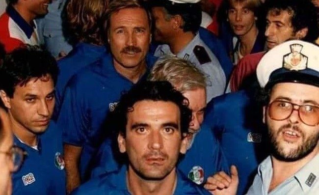 Nino D'Angelo e l'imperdibile aneddoto su Troisi durante una partita di calcio