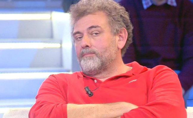 Valenti: Da Napoli lo striscione pi� bello. Coronavirus, una follia! A Mediaset non ci tocchiamo...