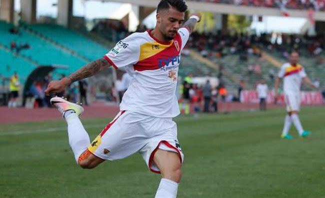 Venuti, piovono insulti per l'autogol di ieri. La fidanzata: Una cosa sfigata, ma...