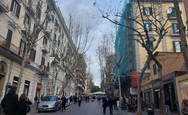 Via Scarlatti (per ora) è snob. Nessun addobbo per il Napoli