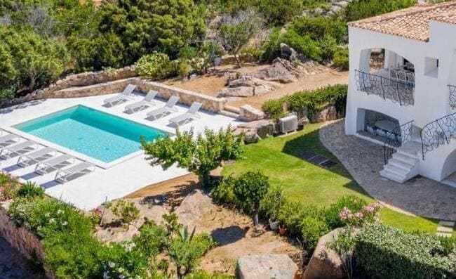 Alla scoperta della villa di Lukaku: privacy, una bella piscina e tanto spazio in giardino