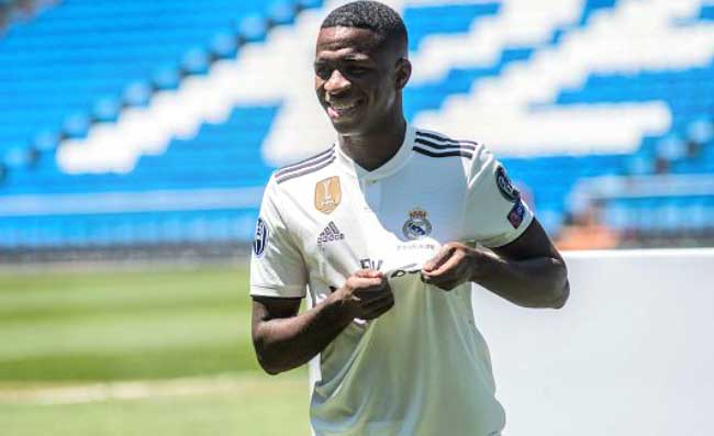 Vergogna in Spagna, giornalista razzista con Vinicius: E' una scimmia. Il comunicato del Real Madrid