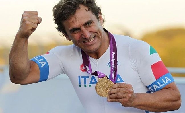 PRIMA PAGINA CORRIERE - No, Alex no!. Zanardi lotta per la vita. Calcio, nuovo inizio
